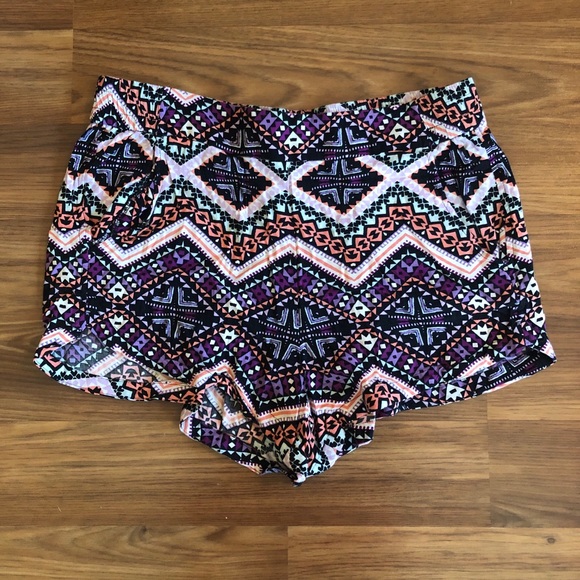 Express Aztec Pattern Shorts - Picture 2 of 3